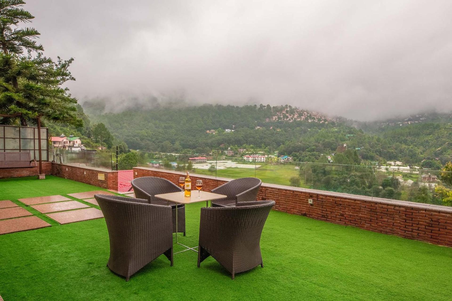 Stayvista At Oberoi'S Chalet Bhīm Tāl Dış mekan fotoğraf
