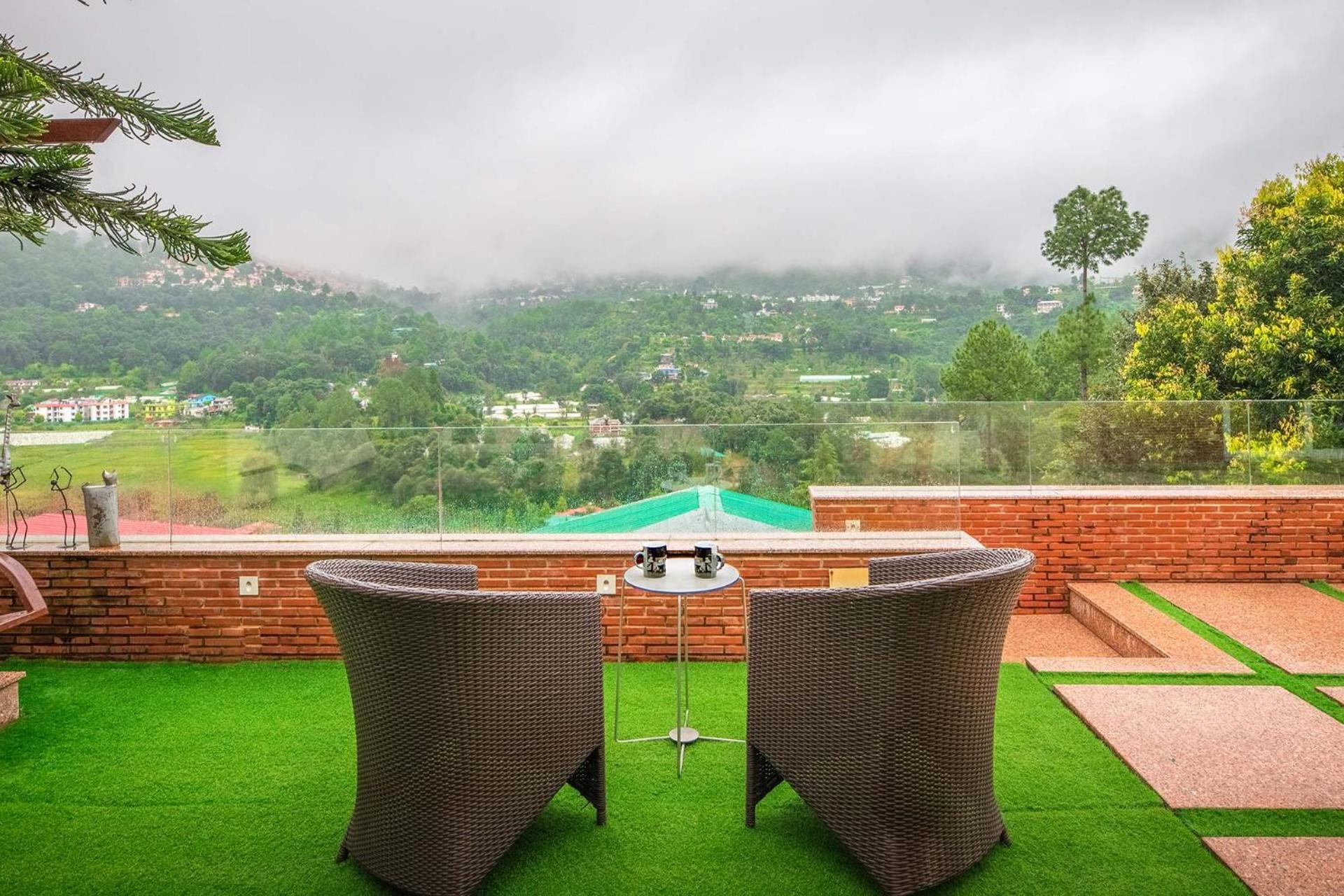Stayvista At Oberoi'S Chalet Bhīm Tāl Dış mekan fotoğraf